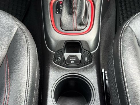Used 2018 Jeep Compass Trailhawk w/ Cold Weather Group AWD/4WD image 16