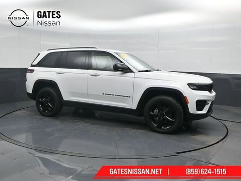 Used 2023 Jeep Grand Cherokee Altitude AWD/4WD image 1