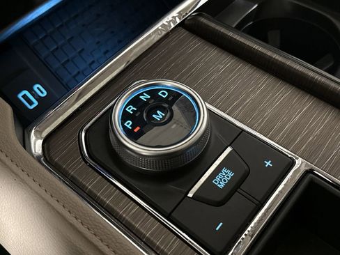 Used 2024 Ford Expedition Limited image 18