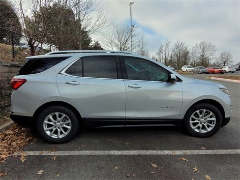 Used 2018 Chevrolet Equinox LT w/ Sun & Infotainment Package image 2