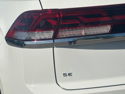 Used 2025 Volkswagen Atlas Cross Sport SE FWD image 40