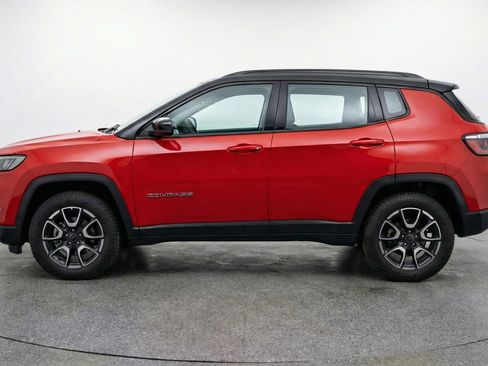 Used 2025 Jeep Compass Trailhawk AWD/4WD image 5