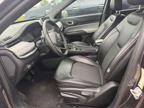 Used 2024 Jeep Compass Latitude AWD/4WD image 4