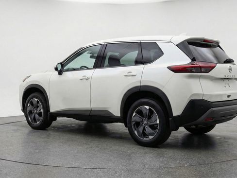 Used 2025 Nissan Rogue SV AWD/4WD image 6