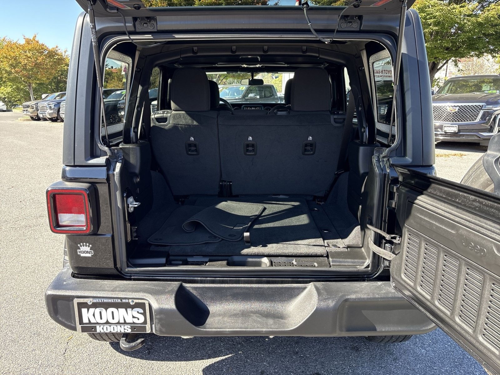 Used 2023 Jeep Wrangler Unlimited Sport AWD/4WD image 23