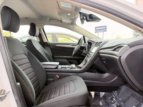Used 2020 Ford Fusion SE FWD image 18