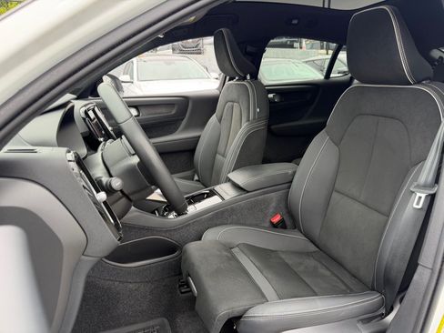 Used 2023 Volvo C40 P8 Recharge Plus w/ Protection Package Premier AWD/4WD image 15