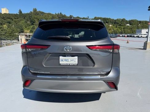 Used 2023 Toyota Highlander Platinum AWD/4WD image 4