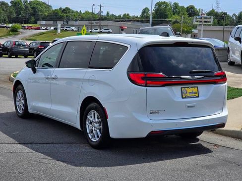 Used 2025 Chrysler Pacifica Select FWD image 24