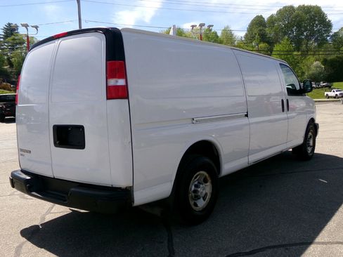 Used 2019 Chevrolet Express 3500 Extended w/ Driver Convenience Package image 5