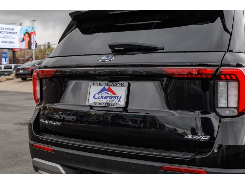Used 2025 Ford Explorer Platinum w/ LUX Leather Package AWD/4WD image 30