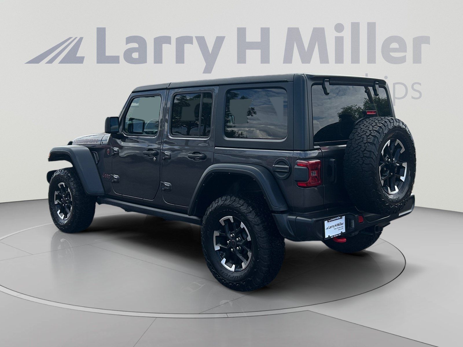 Used 2025 Jeep Wrangler Unlimited Rubicon AWD/4WD image 3