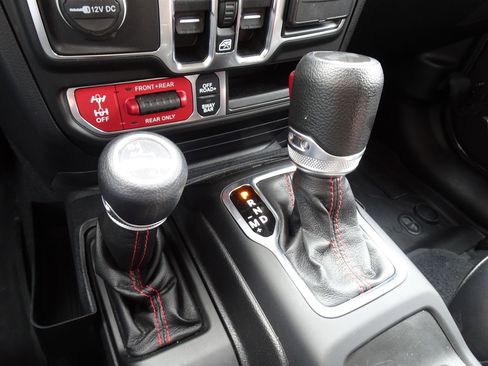 Used 2021 Jeep Wrangler Unlimited Rubicon image 30