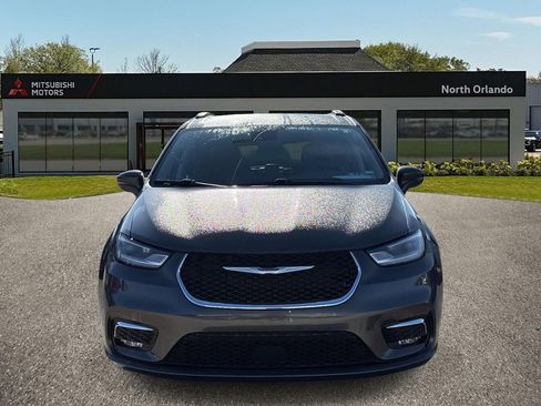 Used 2022 Chrysler Pacifica Touring-L image 8