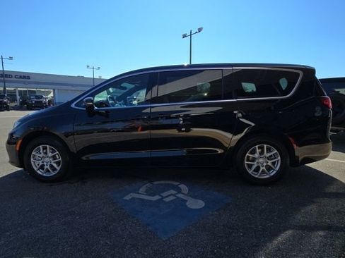 New 2026 Chrysler Pacifica Select image 30