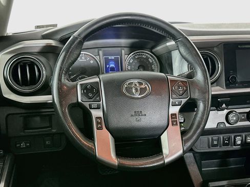 Used 2019 Toyota Tacoma SR5 RWD image 16
