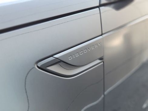 Used 2023 Land Rover Discovery Metropolitan Edition image 42