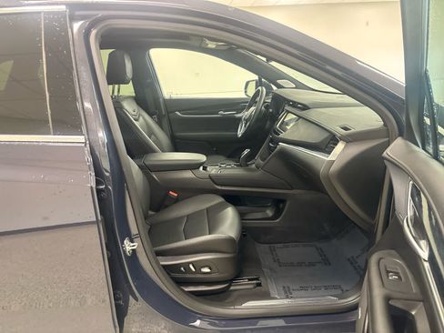 Used 2025 Cadillac XT5 Premium Luxury AWD/4WD image 18