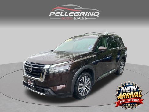 Used 2022 Nissan Pathfinder Platinum w/ Cargo Package AWD/4WD image 1