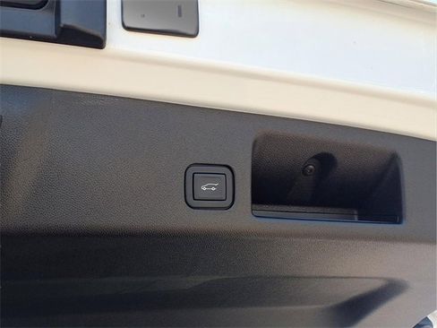 Used 2024 Chevrolet Equinox EV LT image 23