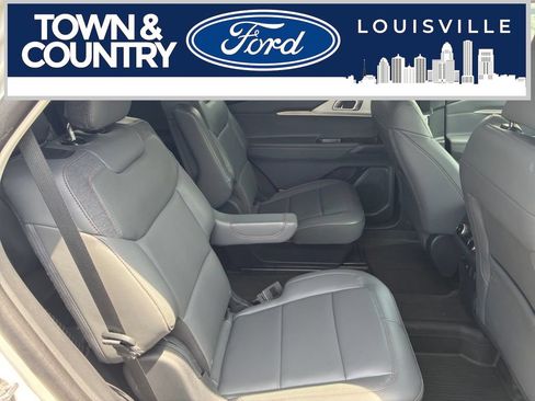 Used 2025 Ford Explorer Active w/ Active Comfort Package AWD/4WD image 25