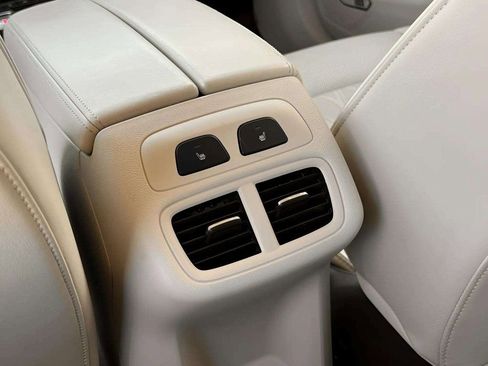 Used 2023 Buick Envision Avenir image 19