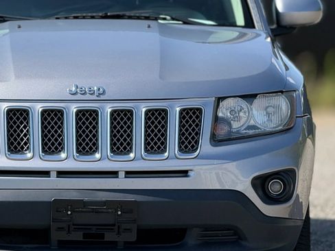 Used 2016 Jeep Compass Latitude FWD image 12