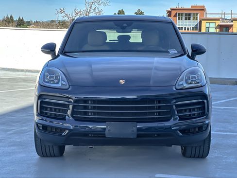 Used 2022 Porsche Cayenne Platinum Edition image 11