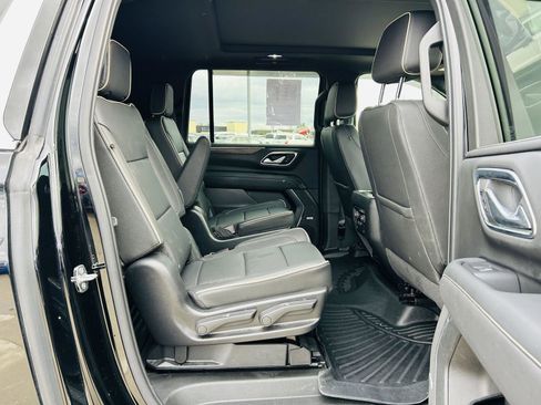 Used 2022 Chevrolet Suburban Premier image 39