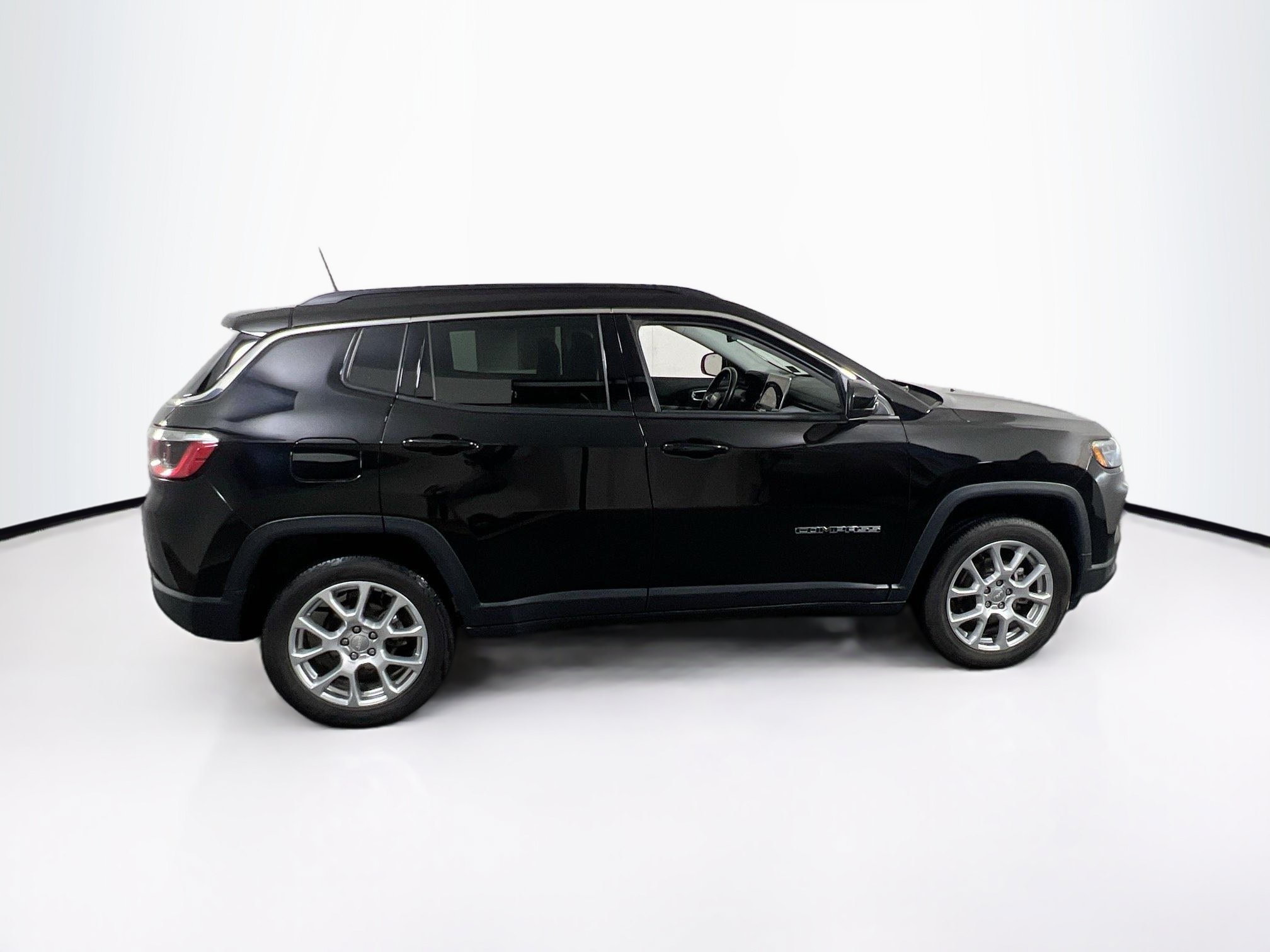Used 2022 Jeep Compass Latitude AWD/4WD image 4