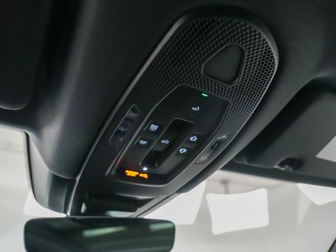 Certified 2025 Porsche Cayenne S image 28