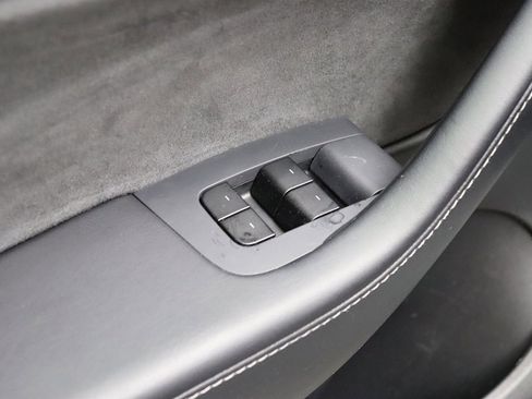 Used 2021 Tesla Model Y Long Range image 26