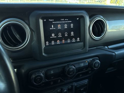 Used 2018 Jeep Wrangler Unlimited Sahara image 18