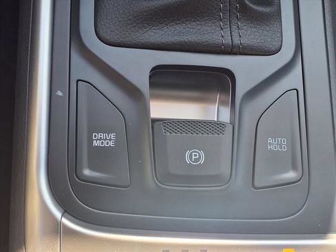 Used 2026 Kia Carnival FWD image 7