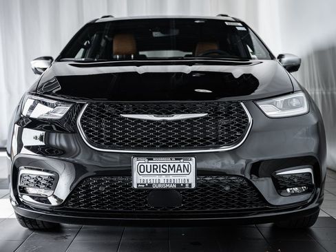 New 2026 Chrysler Pacifica Pinnacle image 2