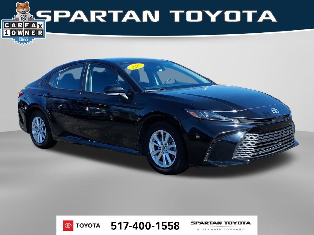 Used 2025 Toyota Camry LE FWD image 5