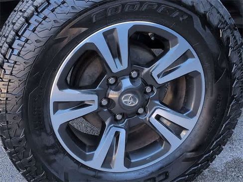 Used 2019 Toyota Tacoma TRD Sport image 14
