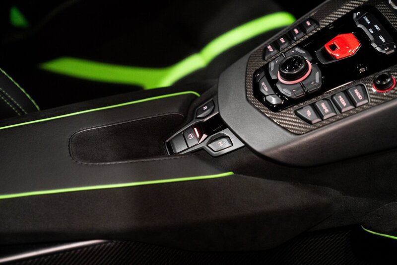 Used 2020 Lamborghini Aventador SVJ AWD/4WD image 19