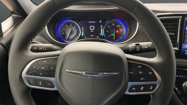 Used 2025 Chrysler Pacifica Select AWD/4WD image 16