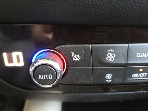 Used 2020 Buick Enclave Essence FWD image 8