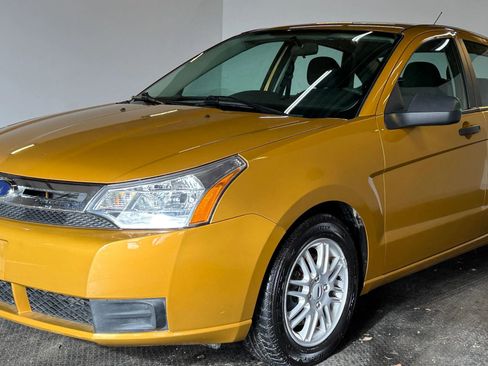 Used 2009 Ford Focus SE image 2