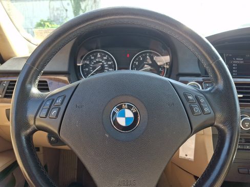 Used 2011 BMW 335i xDrive Sedan AWD/4WD image 18