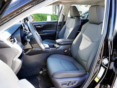 Used 2024 Toyota RAV4 XLE image 16