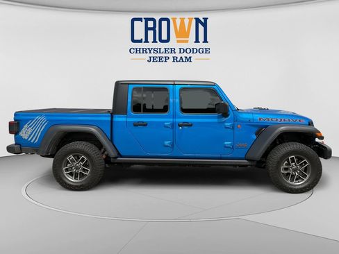 Used 2024 Jeep Gladiator Mojave w/ Technology Group AWD/4WD image 2