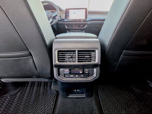 Used 2025 Volkswagen Atlas SE image 16