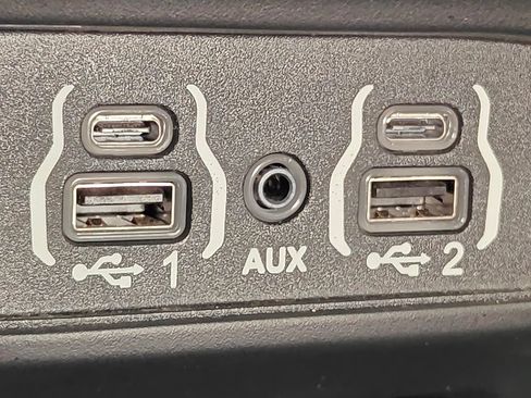 Used 2023 Chrysler Pacifica Touring FWD image 46