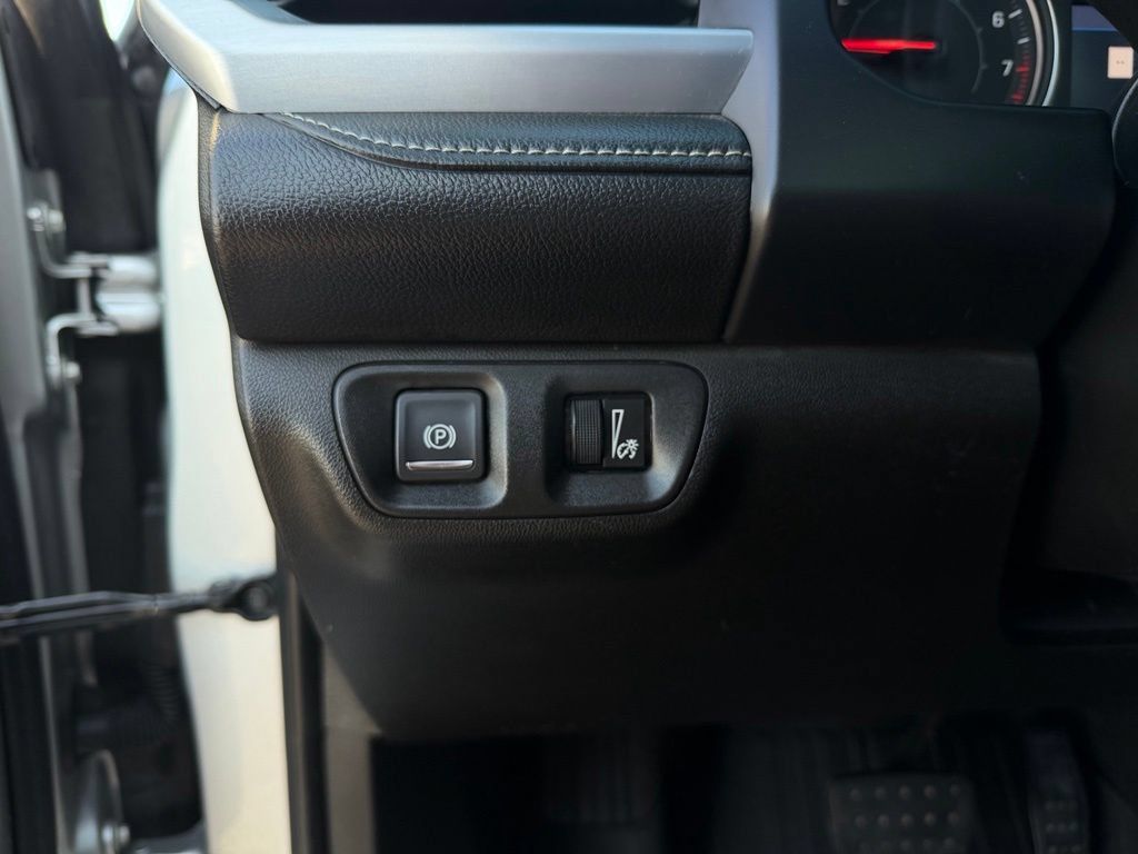 Used 2020 GMC Acadia SLT w/ Trailering Package FWD image 16