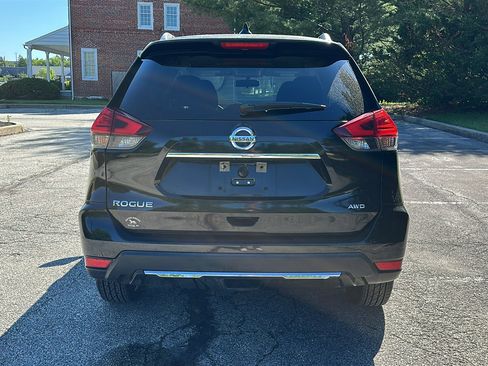 Used 2017 Nissan Rogue S w/ Appearance Package AWD/4WD image 5