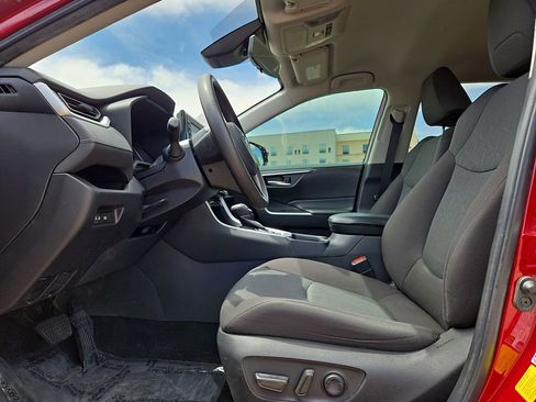 Used 2022 Toyota RAV4 XLE image 23