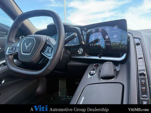 Used 2023 Chevrolet Corvette Stingray Premium Cpe w/ Z51 Performance Package image 3